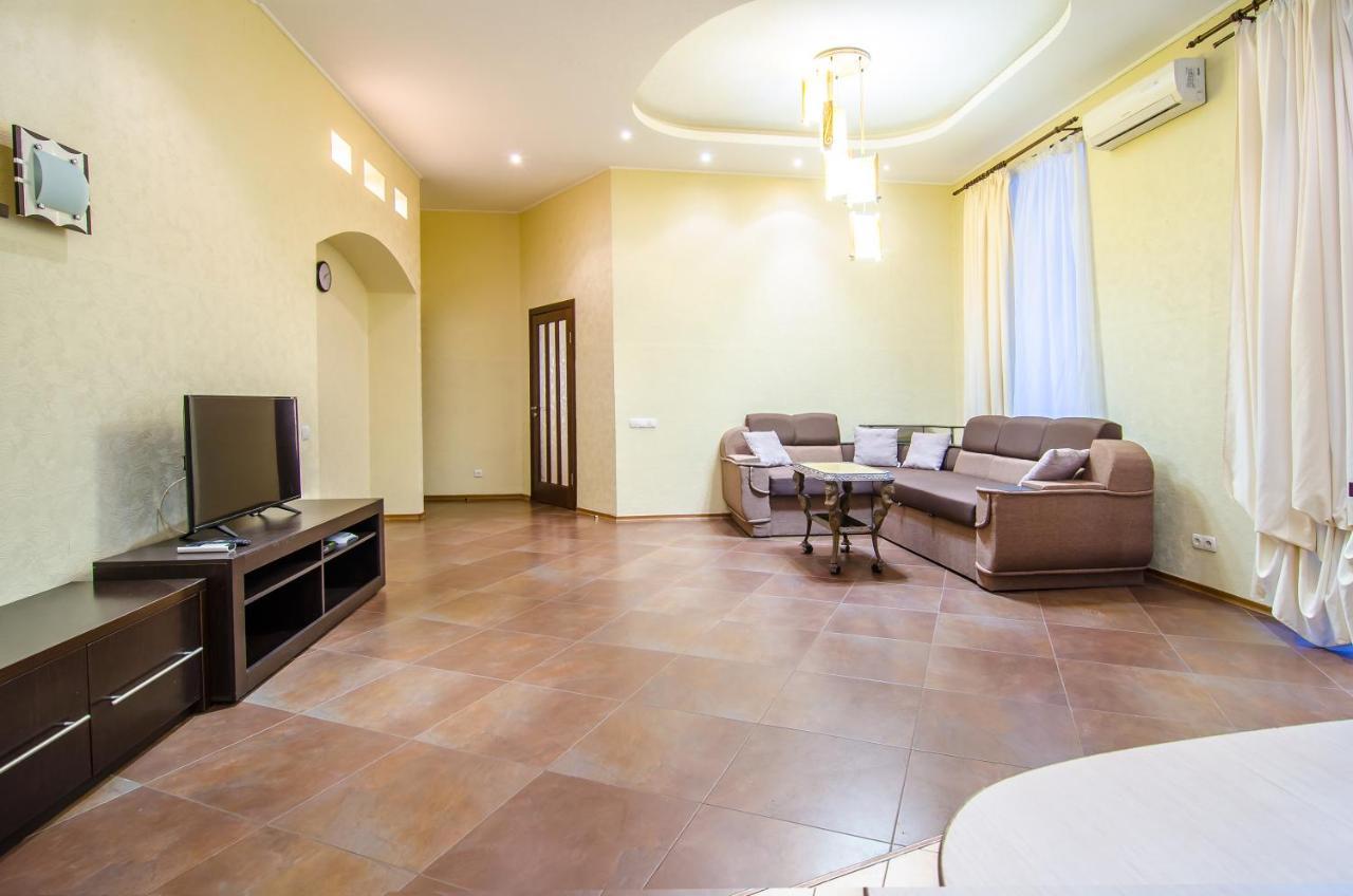 קייב Apartment At Malaya Zhytomyrska 5 מראה חיצוני תמונה